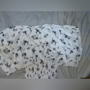 Loose and fitting blouse